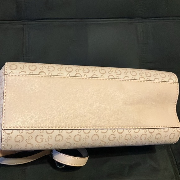 EUC Guess crossbody bag - Picture 8 of 15